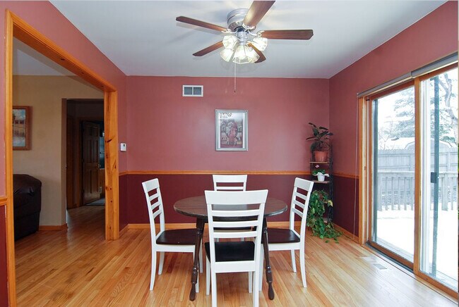 Foto del edificio - 1665 Sunnyview Rd