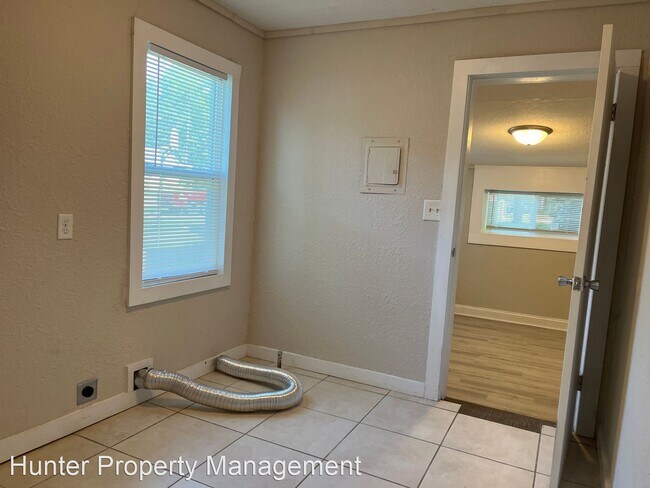 Foto del edificio - 3 br, 1 bath House - 826 N National Ave