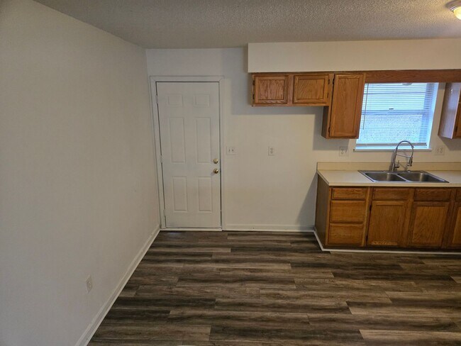 Foto del edificio - 3 BR/1.5 BA - Kansas City, KS