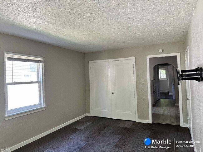 Foto del edificio - 1 br, 1 bath House - 4022 Walker Ave Apt 1