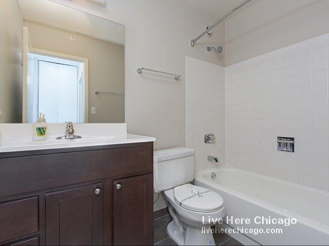 Foto del edificio - 321 W Illinois St