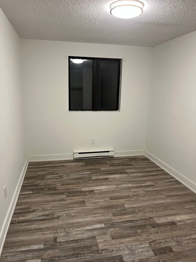 Building Photo - 152 Thorold Rd