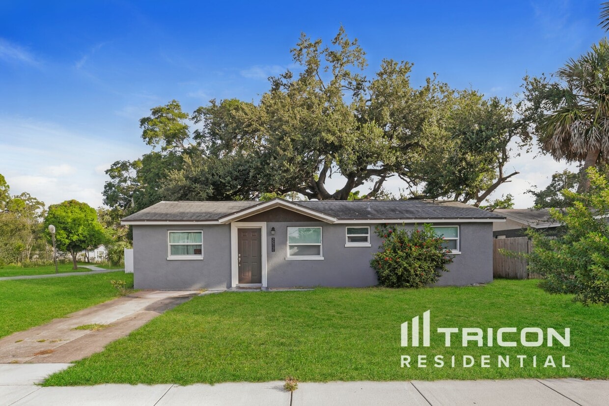 Foto principal - 5285 86th Ave