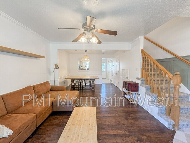 Foto del edificio - 446 E Parkside Cir