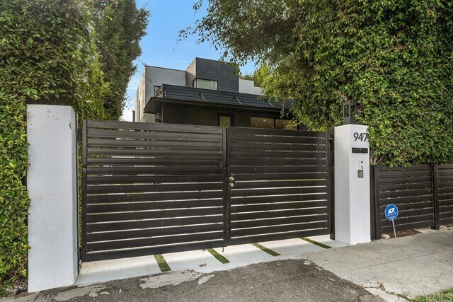 Foto del edificio - 947 N Edinburgh Ave