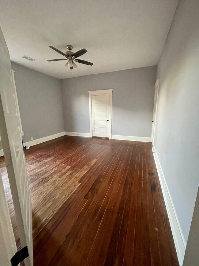 Foto del edificio - 1616 Nelson Ave