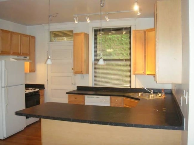 Building Photo - 5211 N Glenwood Ave