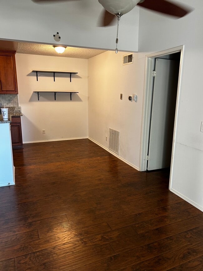 Building Photo - 4553 Alamo St
