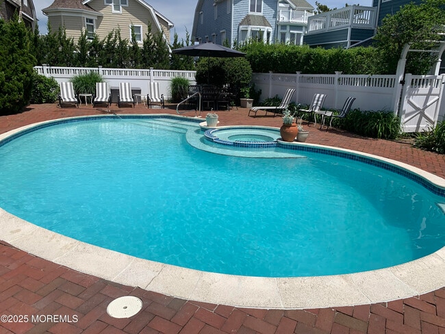 Building Photo - 5 Beacon Blvd