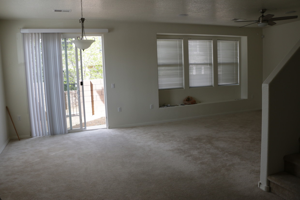 Oversized Living Room - 601 Menaul Blvd NE