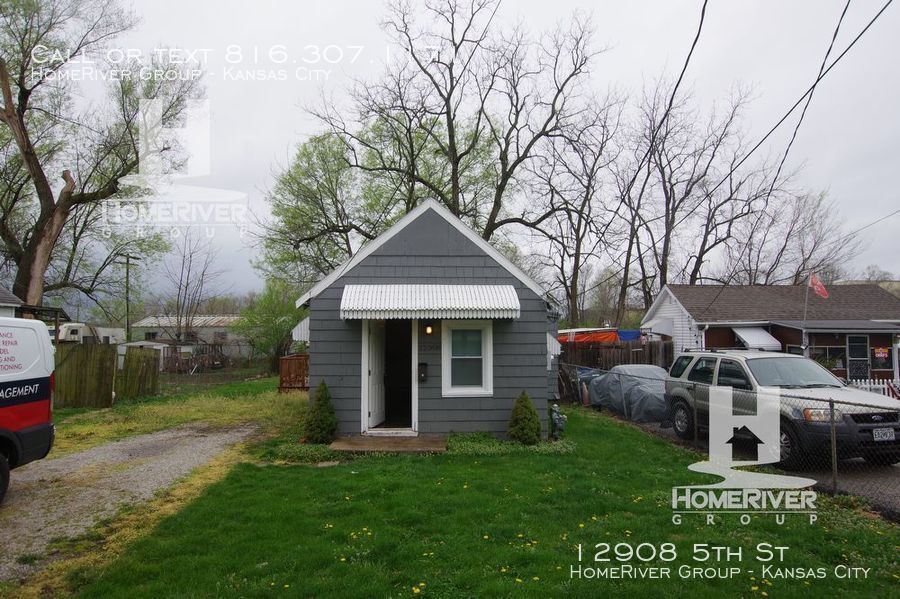 This home is efficient and super cute! House for Rent in Grandview