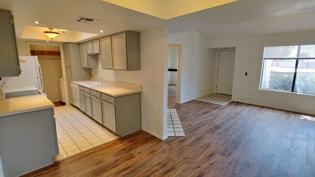 Building Photo - 2160 Resort Way S