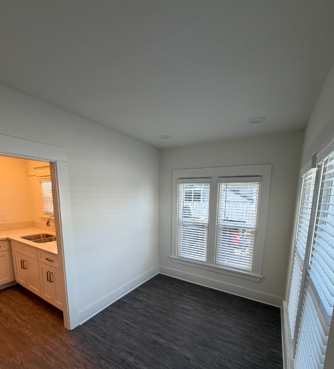 Foto del edificio - 541 W Commonwealth Ave