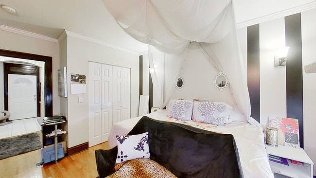 Building Photo - 1925 Grove Ave