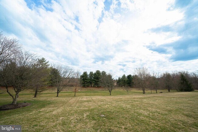 Building Photo - 122 Suffield Ct
