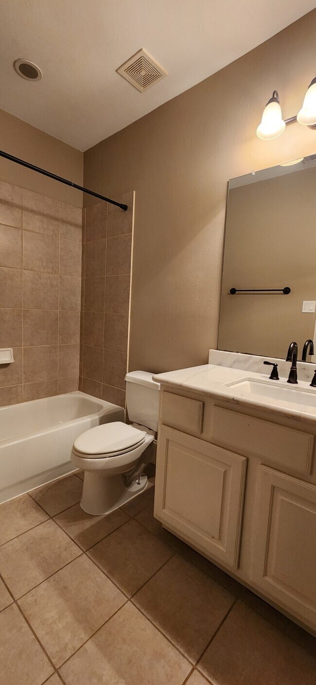 Foto del edificio - 4619 Trembling Forest Ln