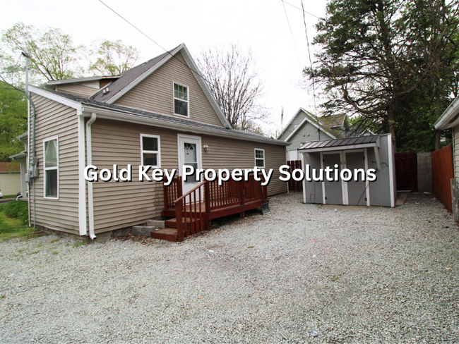 Building Photo - 1 BR 1 BA Downstairs Apartment with ALL UT...