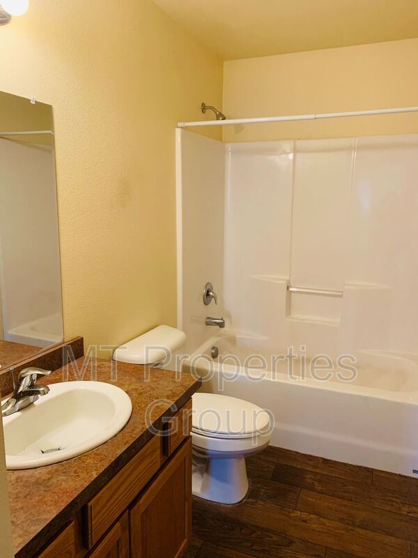 Building Photo - 5470 Farm Ln