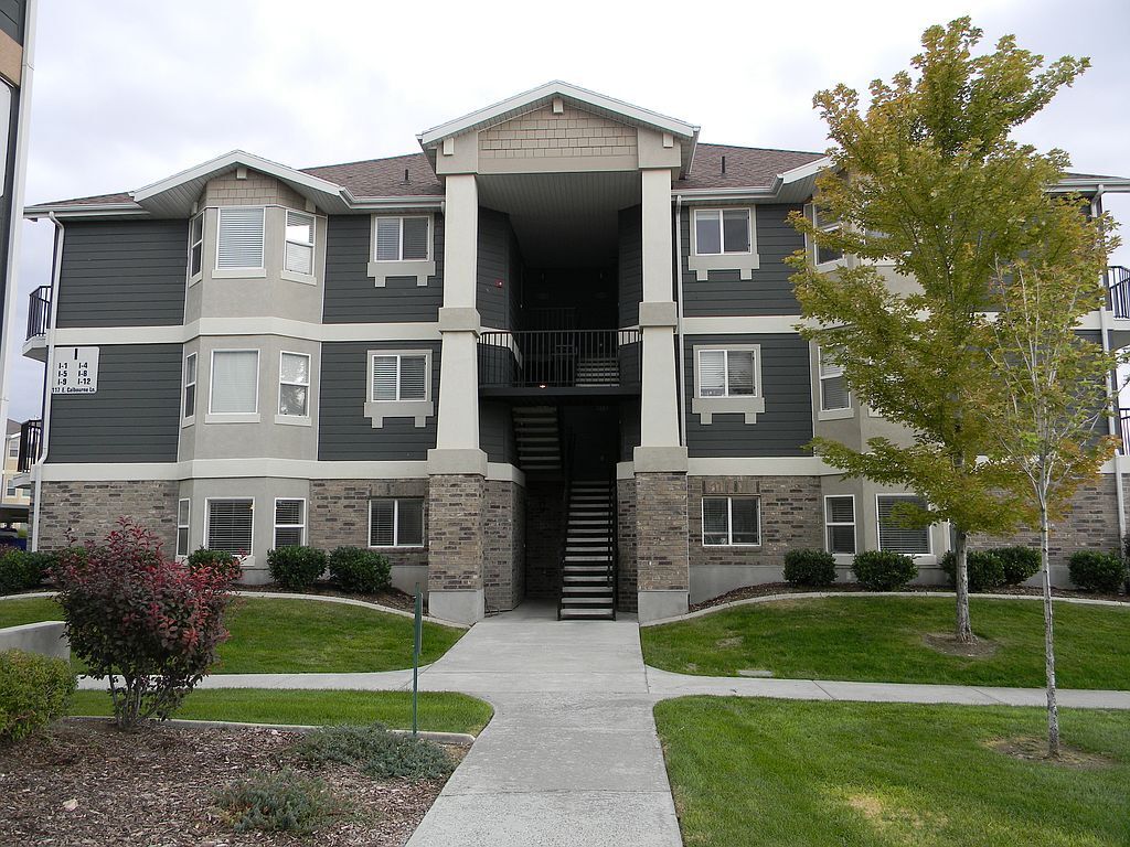 Primary Photo - 117 E Calbourne Ln