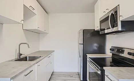 Building Photo - 3825 Van Dyke Ave