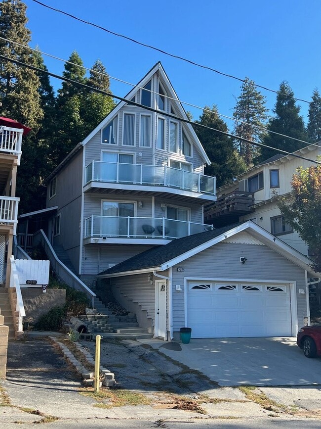 Building Photo - Mountain Living