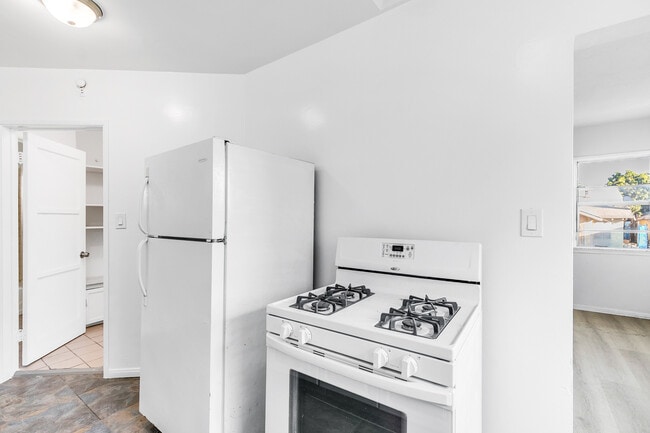 Building Photo - 725 Spence St