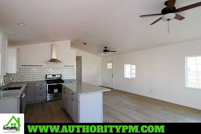 Foto del edificio - 4140 Chico St. Shasta Lake City - Pets are...