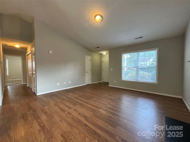 Building Photo - 135 Braeburn Dr