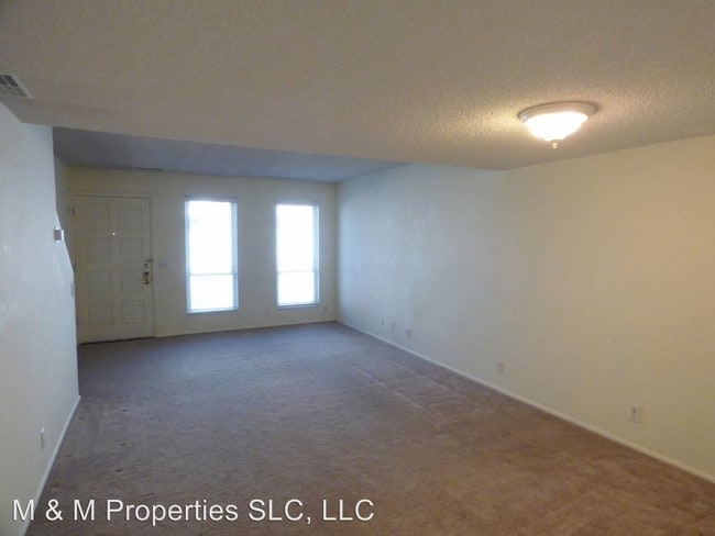 Building Photo - 2128 E Georgetown Sq