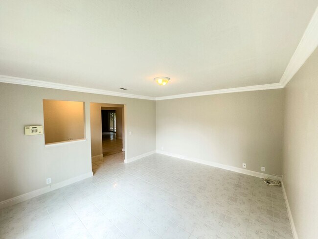 Building Photo - 4 Bedroom 2 bath House in Tri-City area of...