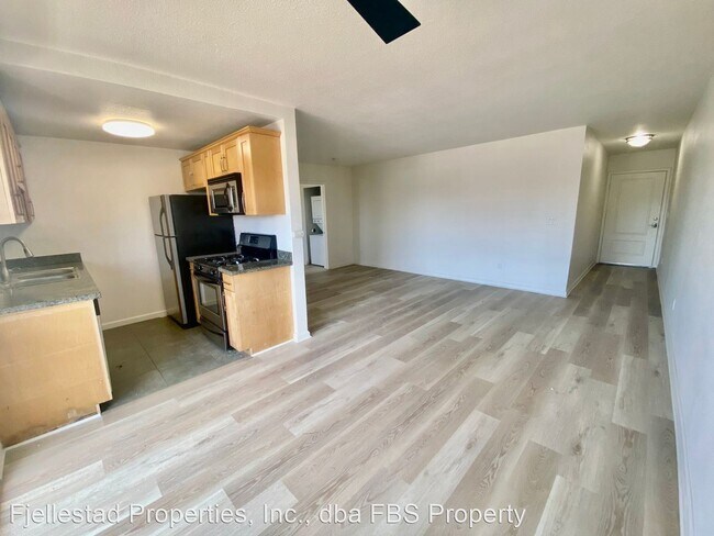 Foto del edificio - 1 br, 1 bath House - 2556 Chicago Street #37