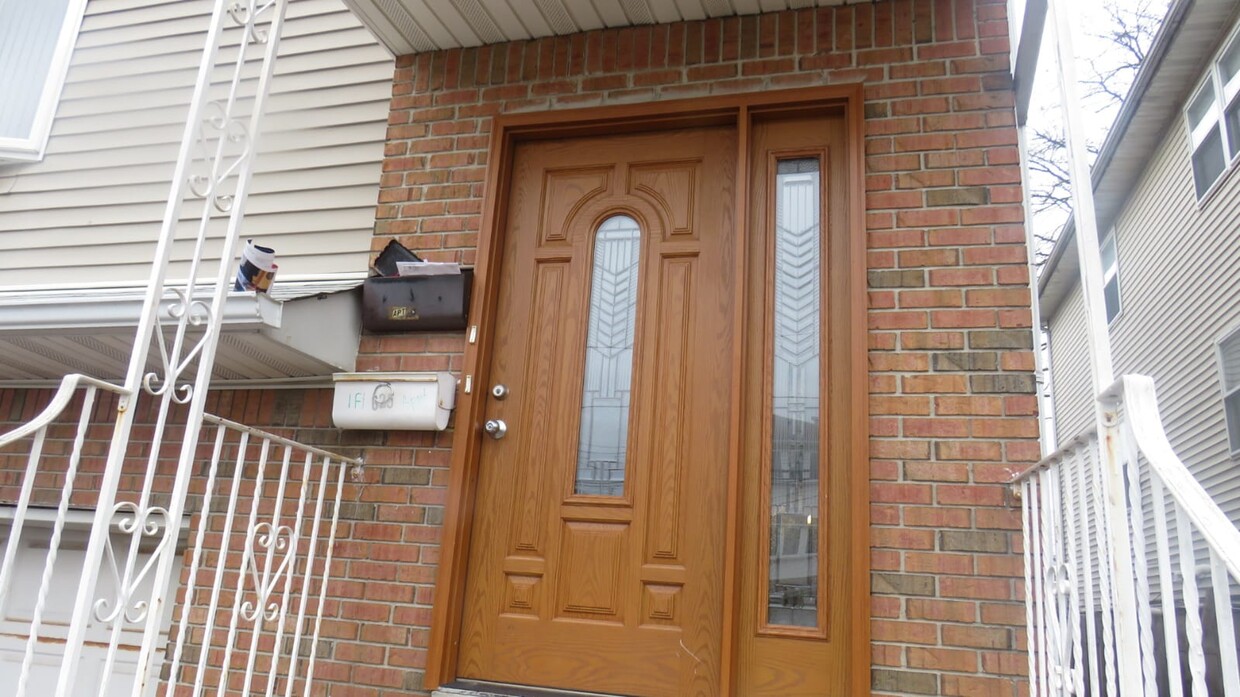 Front Entrance - 625 Union St