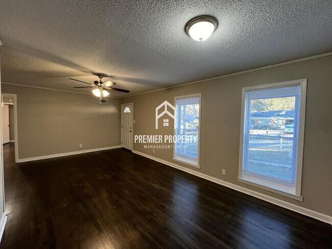 Foto del edificio - 4343 Riche - HALF OFF FIRST MONTH'S RENT!
