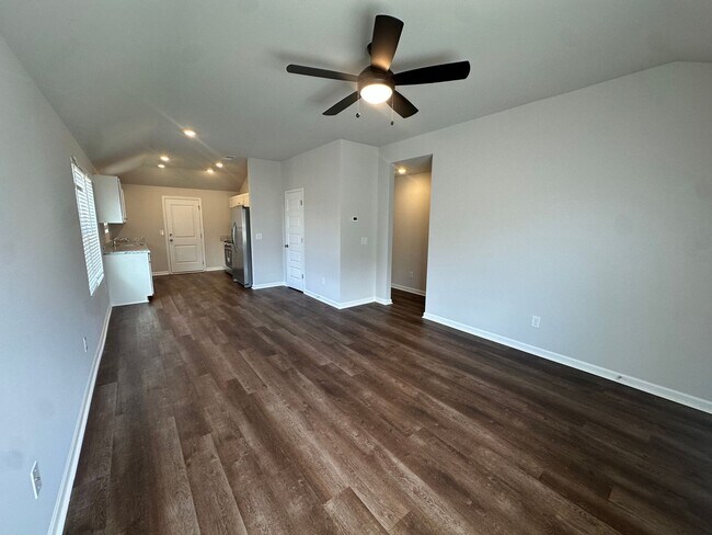 Building Photo - 71 Skyline Lp
