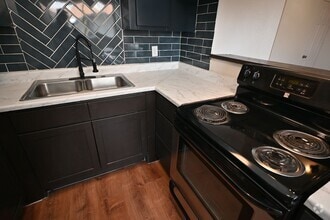 Building Photo - 1512 Cobb Ln