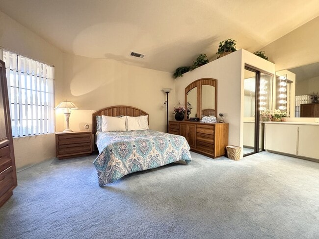 Building Photo - AVAILABLE NOW!!! 2 Bedroom/ 3 Bath FURNITU...