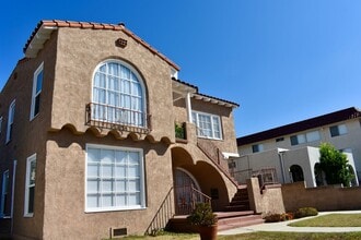 Building Photo - 1260 W 9th St