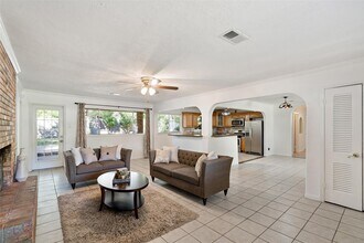 Building Photo - 9214 Bronco Dr