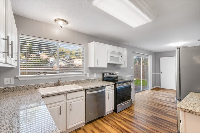 Foto del edificio - 2335 Trail Wood Ln