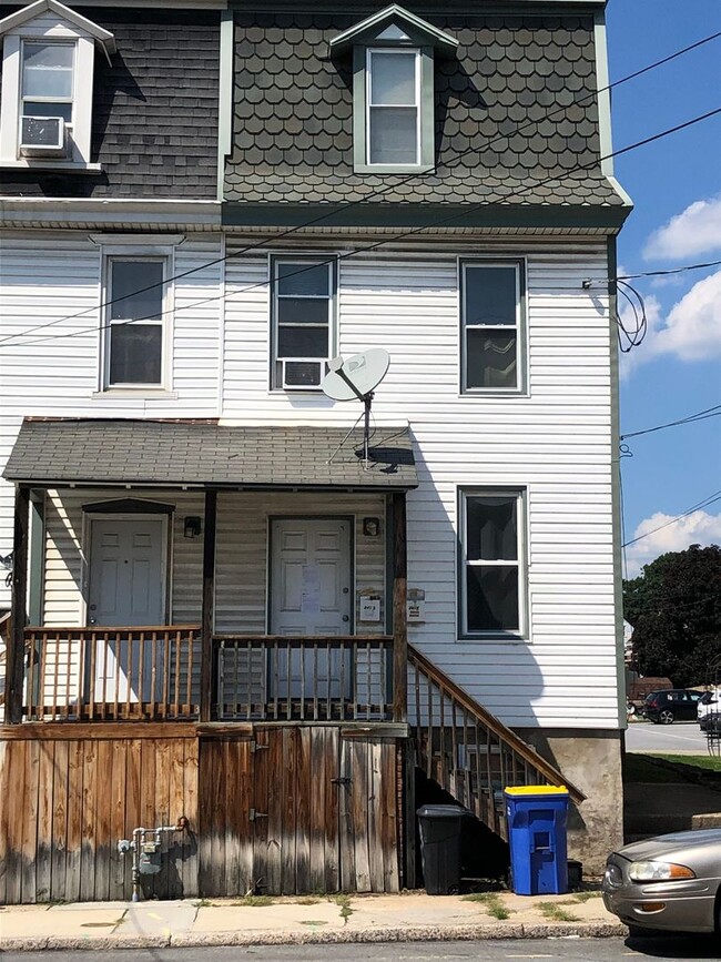 Building Photo - 241 E Main St