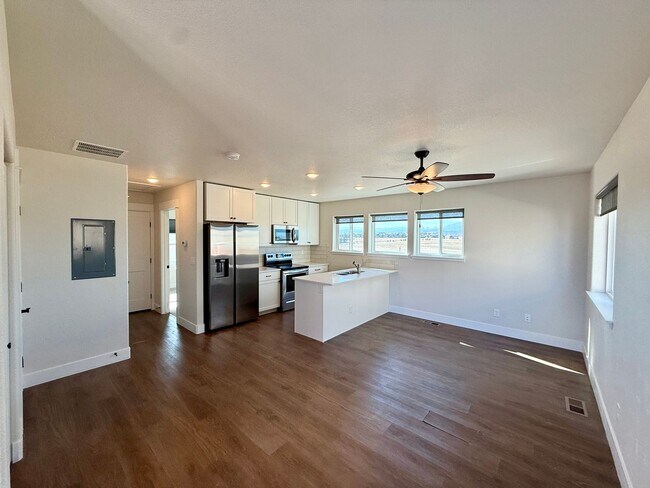 Foto del edificio - 2837 Urban Pl