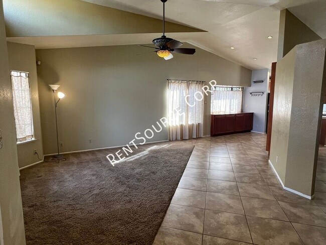 Building Photo - 4 Bedroom 2 bathroom home for rent in Palm...