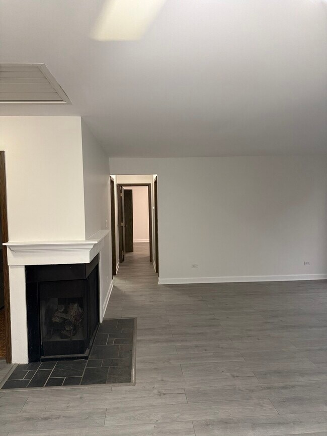 Foto del edificio - 7040 Remington Ct