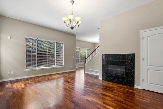 Foto del edificio - Spacious Townhome in Cherry Creek School District