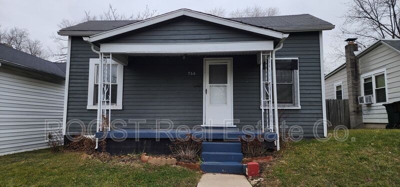 Primary Photo - 766 E Main St