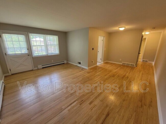 Foto del edificio - 9/11/13-13 Village Dr