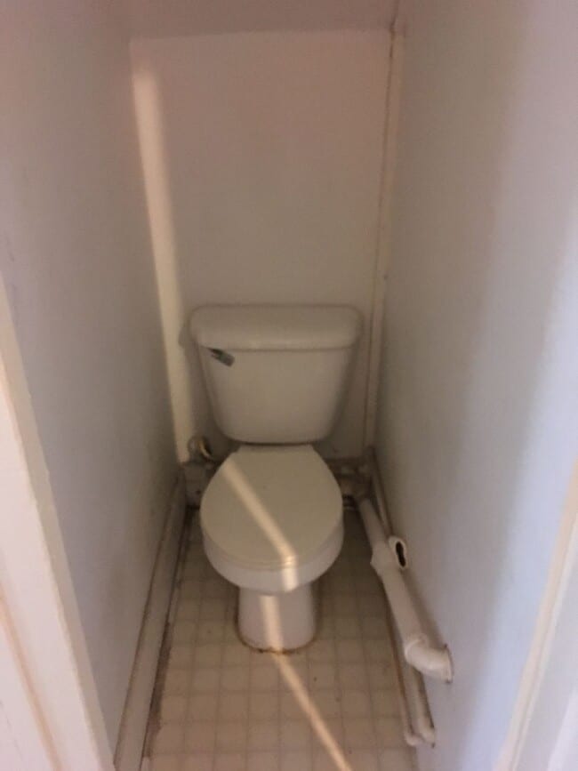 Building Photo - $950 - 3 bed 1 bath - Single Family Home