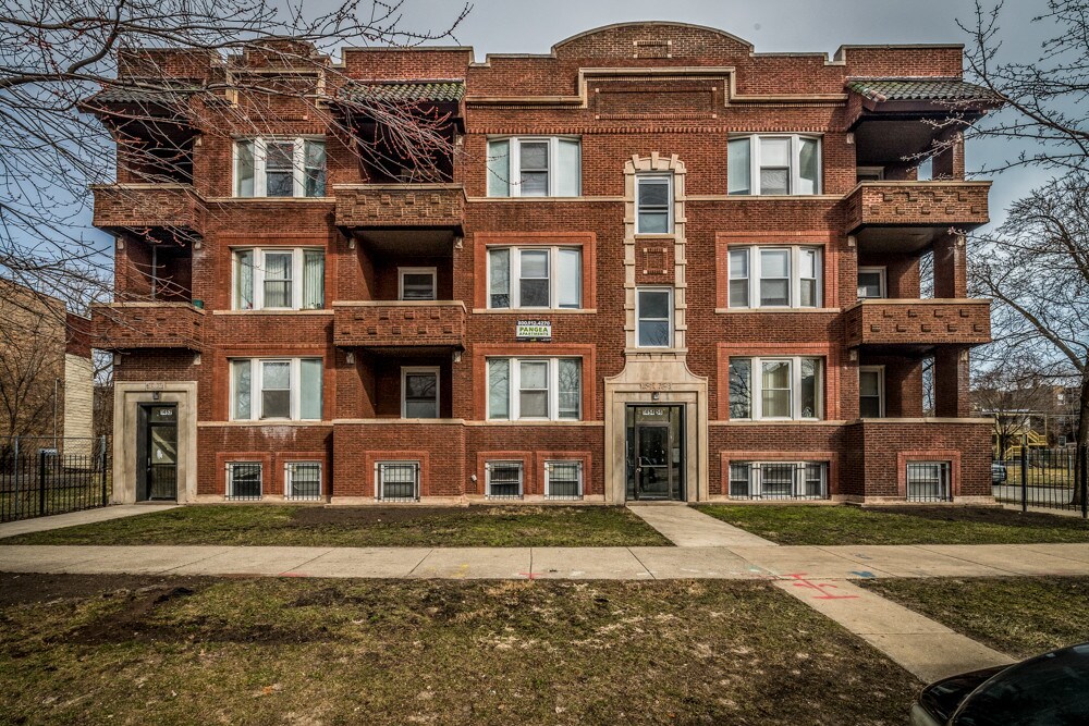 Primary Photo - 6748 S Blackstone