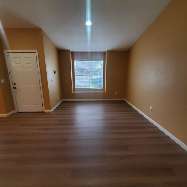 Foto del edificio - Single Story 3/2 with Great Open Floorplan in Brentwood