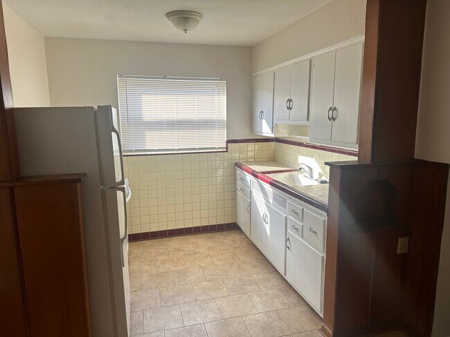 Foto del edificio - 3051 Glenmore Ave